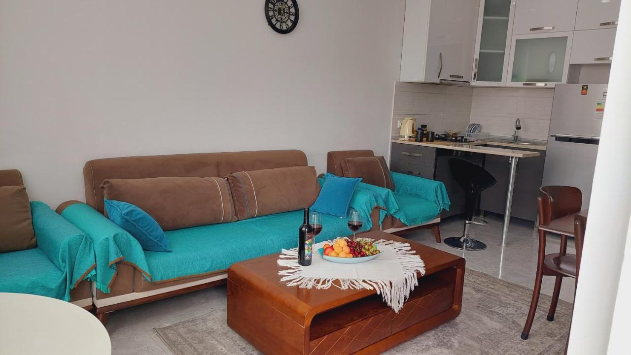 Irakli Sweet Home Batumi Bagian luar foto