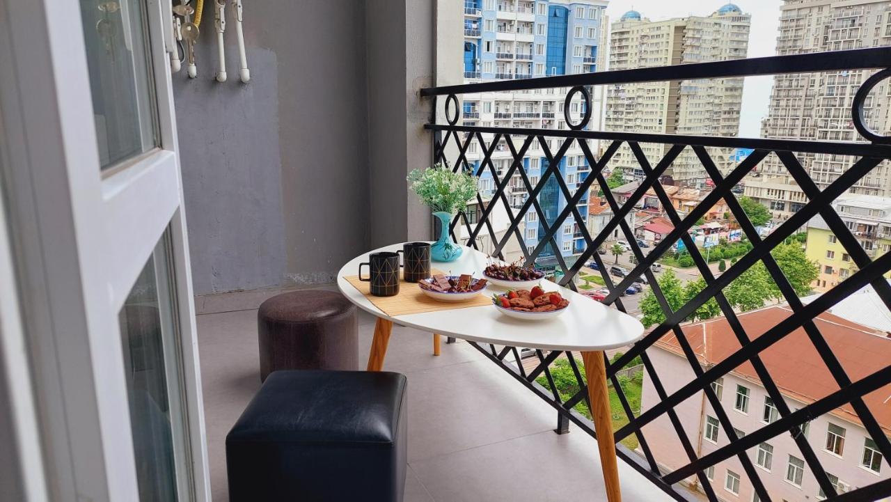 Irakli Sweet Home Batumi Bagian luar foto